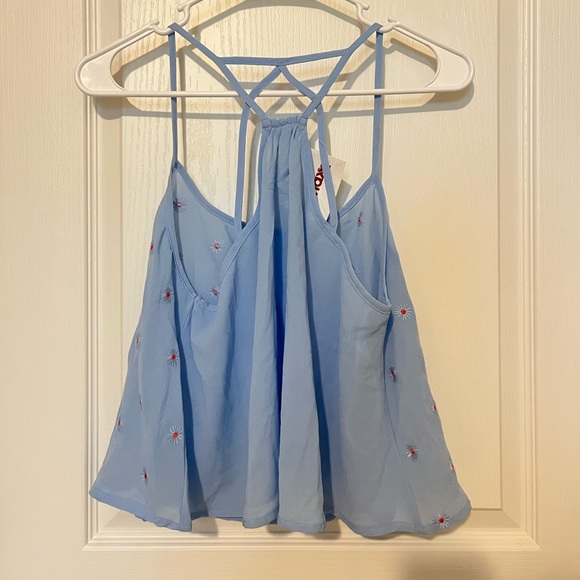 Flowy blue blouse with small embroidered red flowers. Size L - Picture 4 of 4